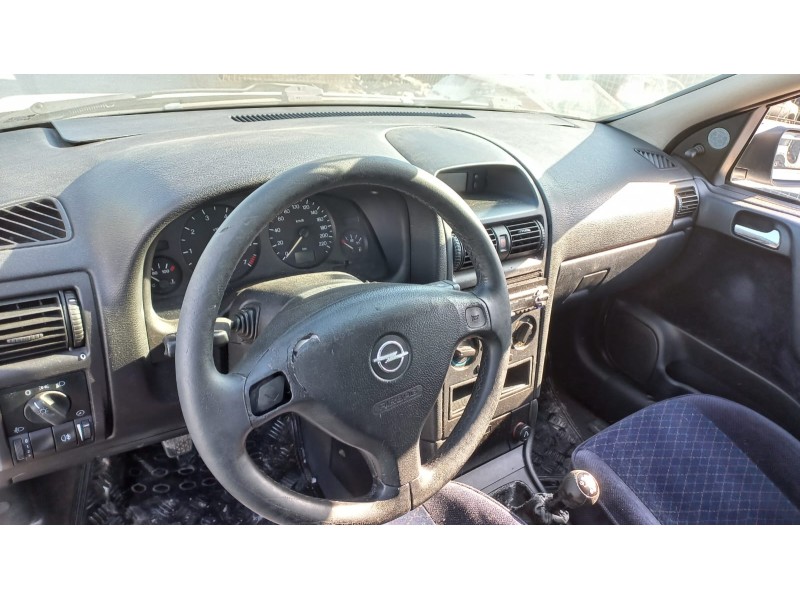 opel astra g berlina del año 2000