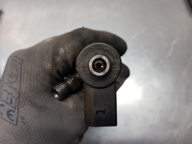 Recambio de inyector para mercedes clase clk (w209) coupe 270 referencia OEM IAM A6130700987 0445110206 