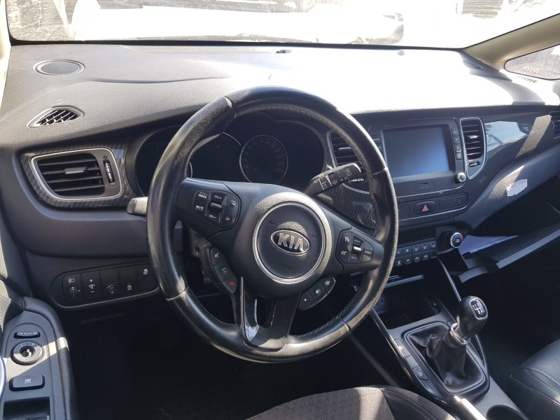 kia carens ( ) del año 2018