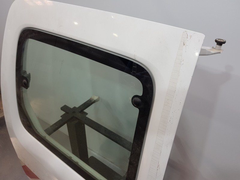 Recambio de puerta lateral corredera derecha para renault kangoo dynamique referencia OEM IAM 821007601R  