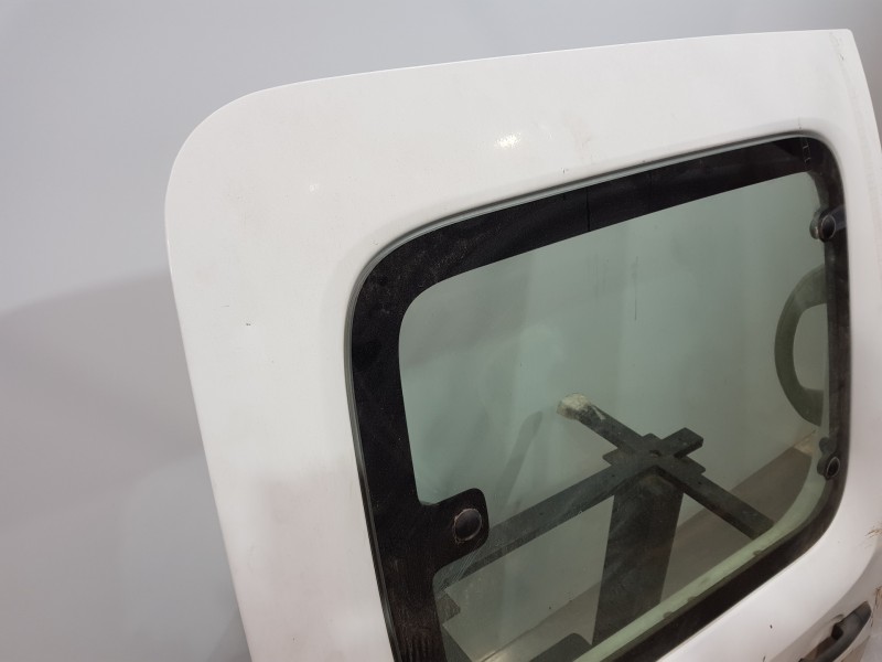 Recambio de puerta lateral corredera derecha para renault kangoo dynamique referencia OEM IAM 821007601R  