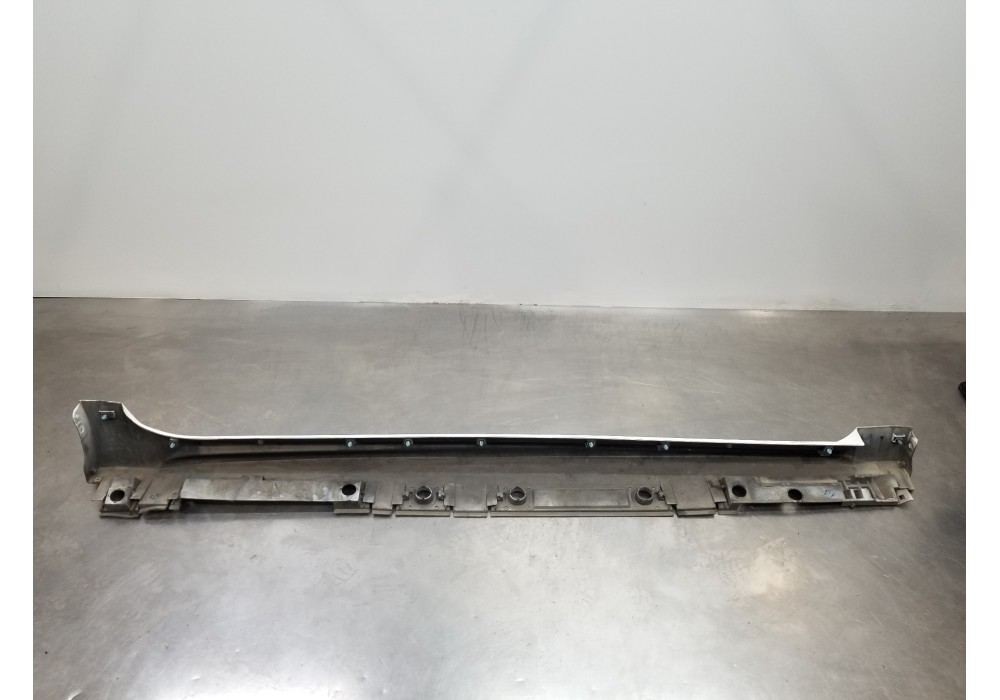 Recambio de faldon lateral para toyota corolla touring sports (e21) hybrid referencia OEM IAM 7585202902  