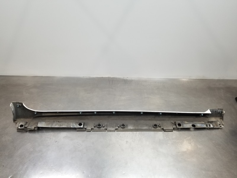 Recambio de faldon lateral para toyota corolla touring sports (e21) hybrid referencia OEM IAM 7585202902  