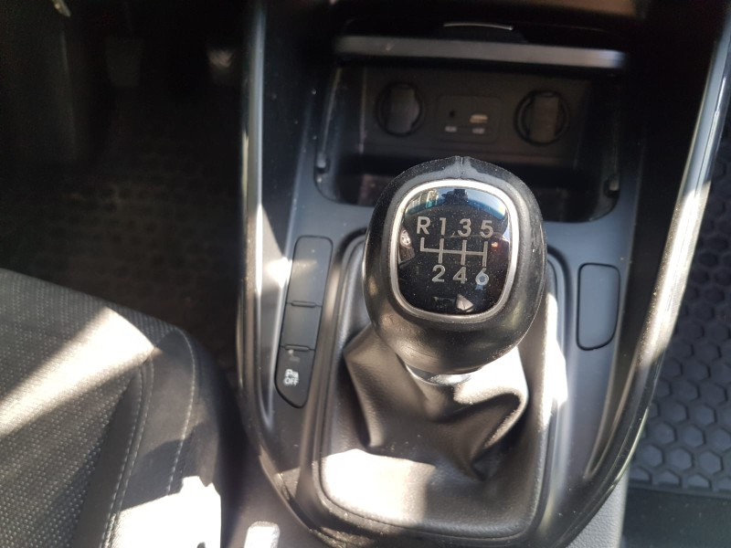 kia carens ( ) del año 2018