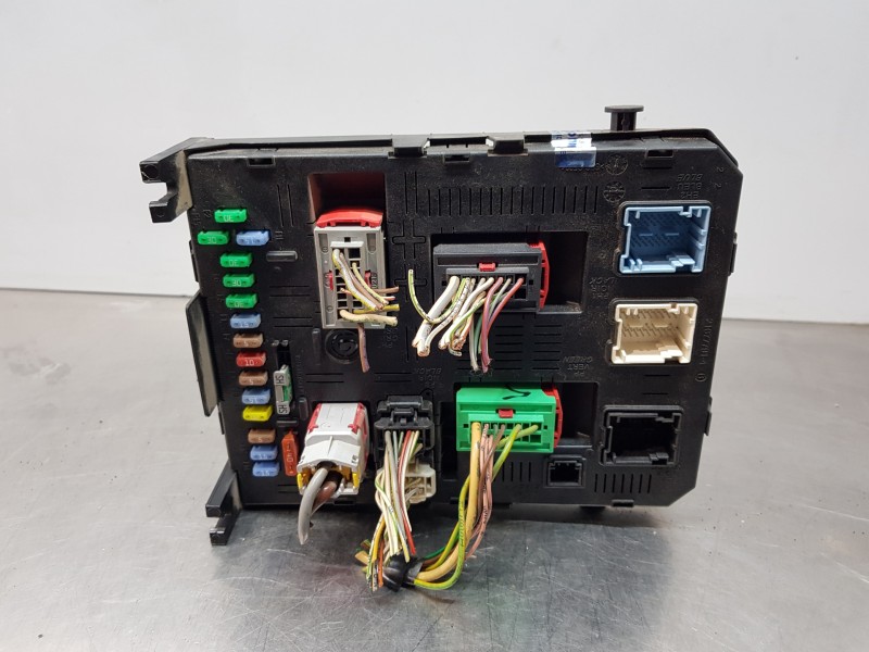 Recambio de caja reles / fusibles para citroen c4 berlina vtr plus referencia OEM IAM 281148373A 21676031 BSIV02