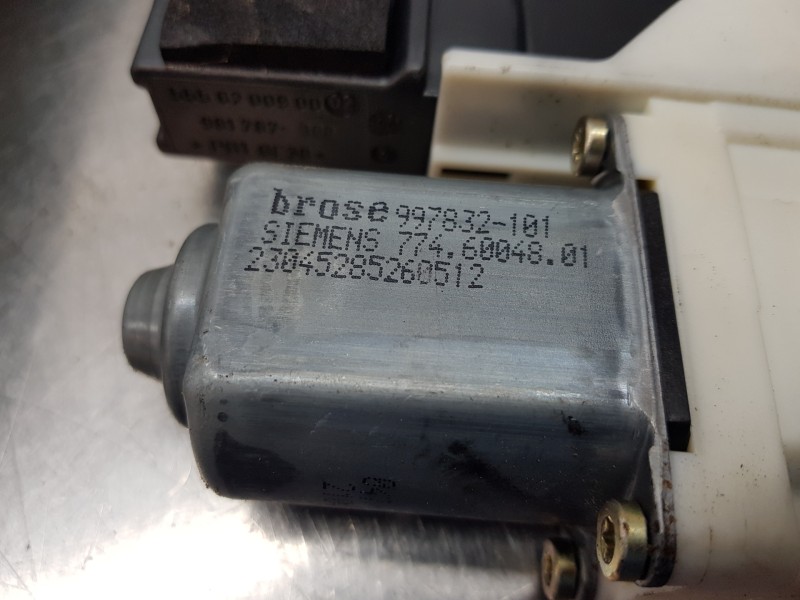 Recambio de elevalunas delantero izquierdo para citroen c4 berlina vtr plus referencia OEM IAM 9222V0 7746004801 