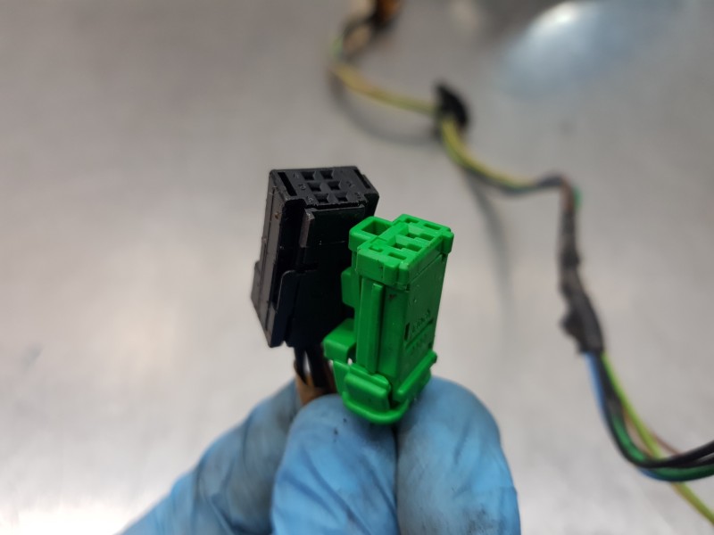 Recambio de retrovisor derecho para citroen c4 berlina vtr plus referencia OEM IAM 8149YN  