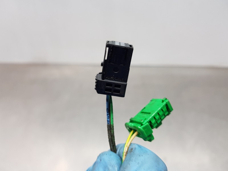 Recambio de retrovisor izquierdo para citroen c4 berlina vtr plus referencia OEM IAM 8149YP  