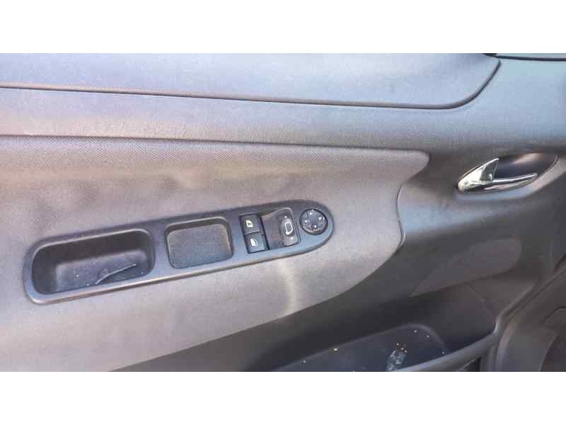 peugeot 207 del año 2010