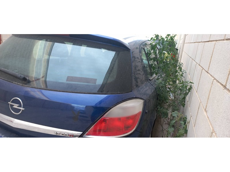 opel astra h berlina del año 2005