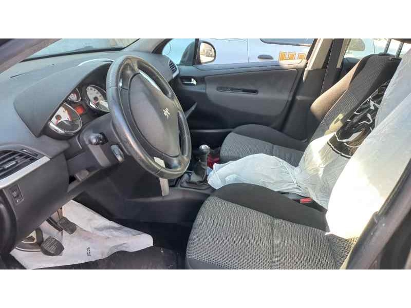 peugeot 207 del año 2010