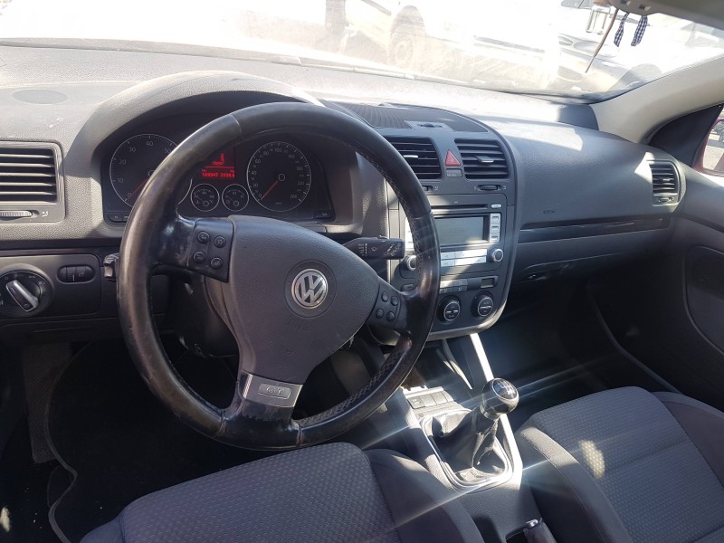 volkswagen golf v berlina (1k1) del año 2008