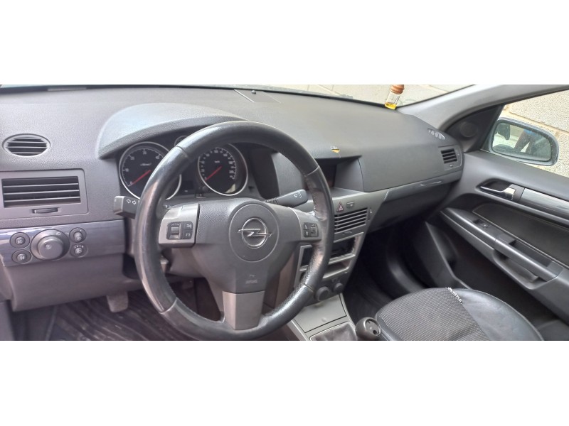 opel astra h berlina del año 2005