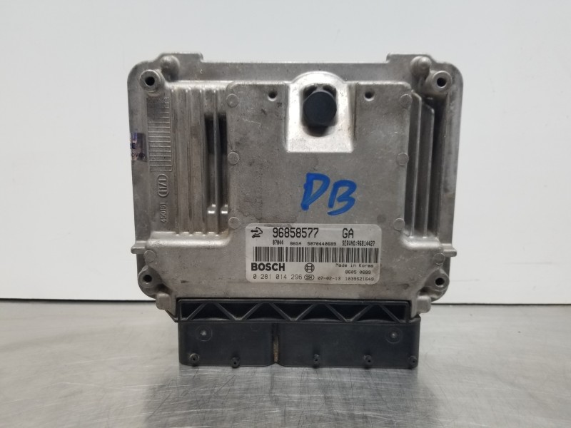 Recambio de centralita motor uce para opel antara cosmo referencia OEM IAM 96858577  