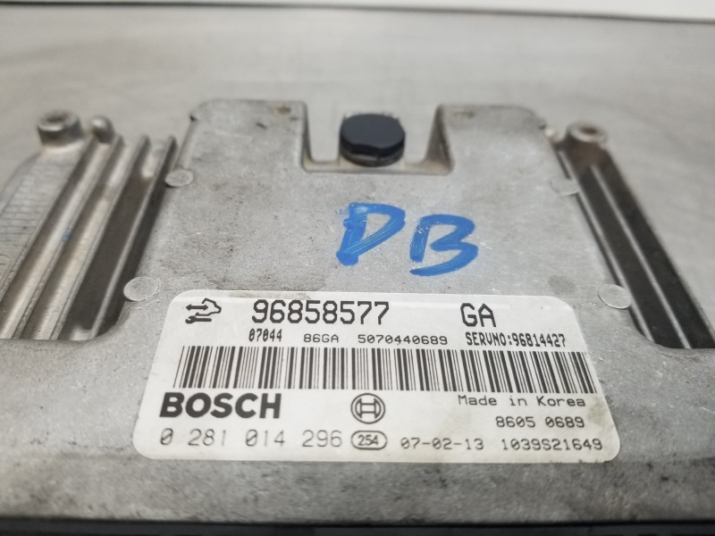 Recambio de centralita motor uce para opel antara cosmo referencia OEM IAM 96858577  