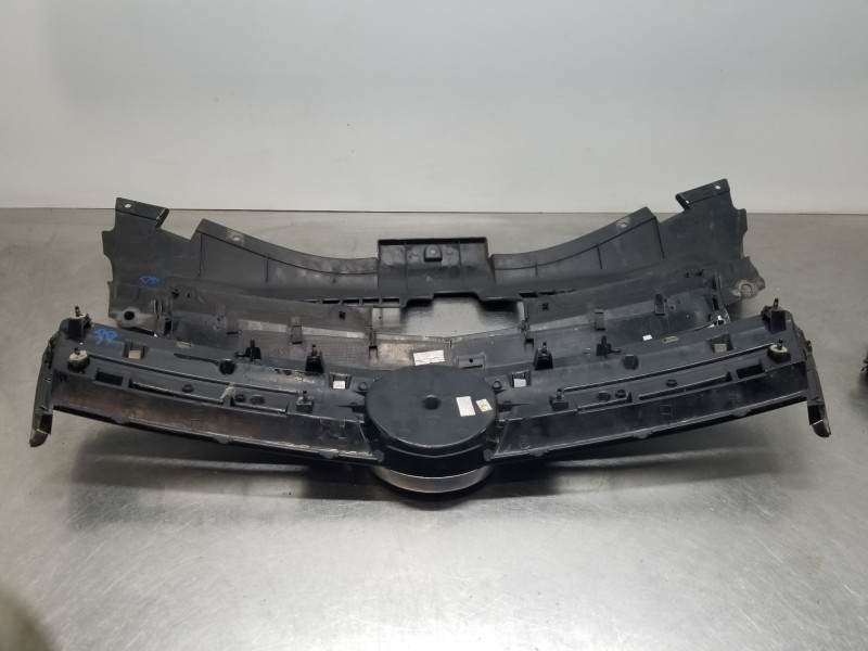 Recambio de rejilla delantera para opel antara cosmo referencia OEM IAM 4810719  