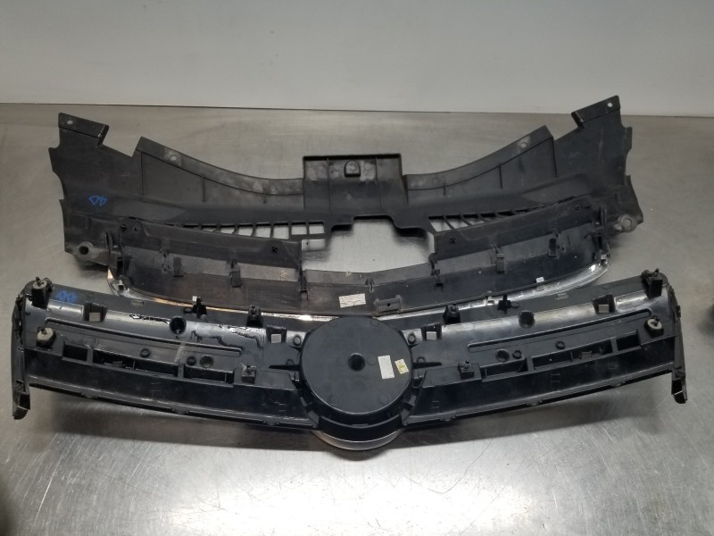 Recambio de rejilla delantera para opel antara cosmo referencia OEM IAM 4810719  