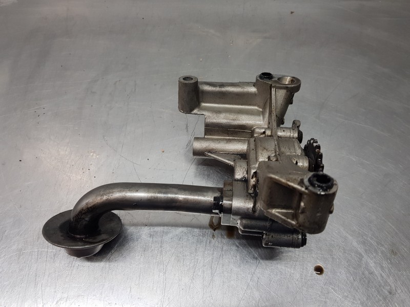 Recambio de bomba aceite para seat leon (1p1) fr referencia OEM IAM 6A115105B  