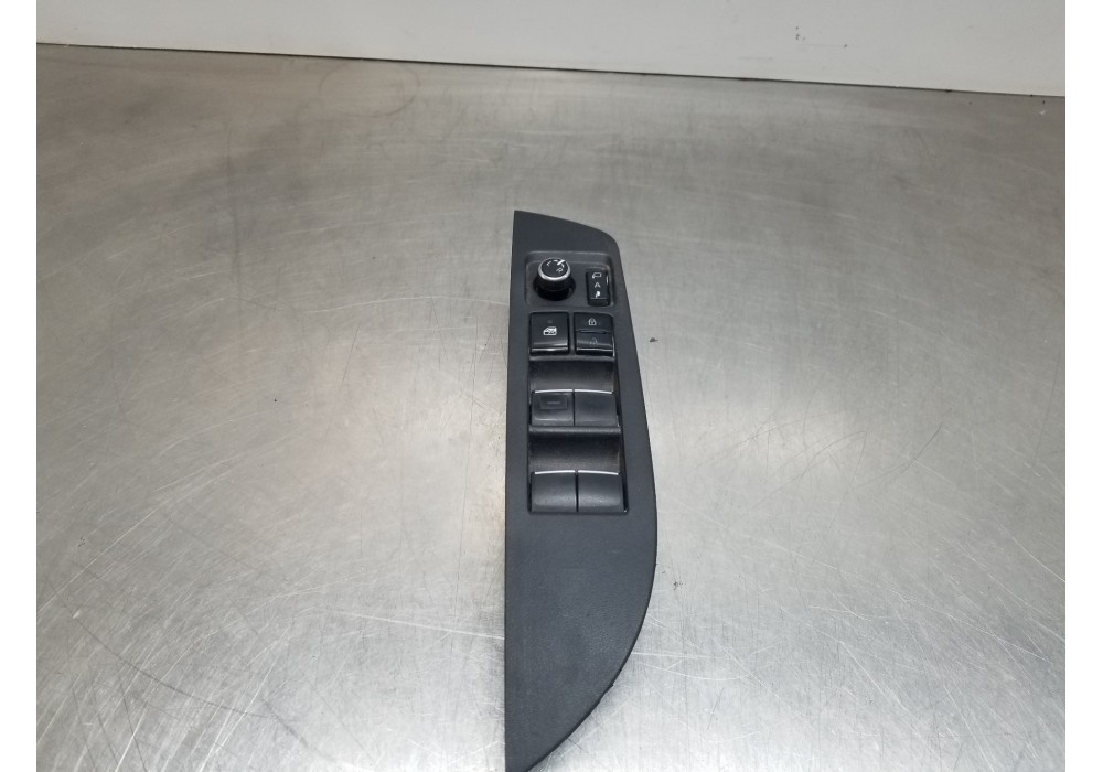 Recambio de mando elevalunas delantero izquierdo para toyota corolla touring sports (e21) hybrid referencia OEM IAM 8404002490  