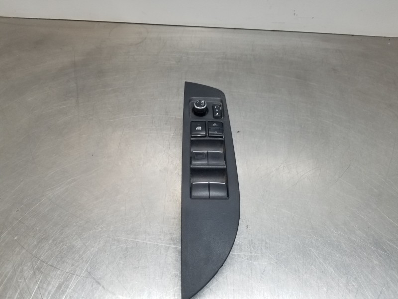 Recambio de mando elevalunas delantero izquierdo para toyota corolla touring sports (e21) hybrid referencia OEM IAM 8404002490  