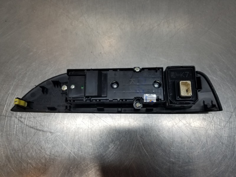 Recambio de mando elevalunas delantero izquierdo para toyota corolla touring sports (e21) hybrid referencia OEM IAM 8404002490  