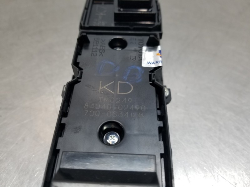 Recambio de mando elevalunas delantero izquierdo para toyota corolla touring sports (e21) hybrid referencia OEM IAM 8404002490  
