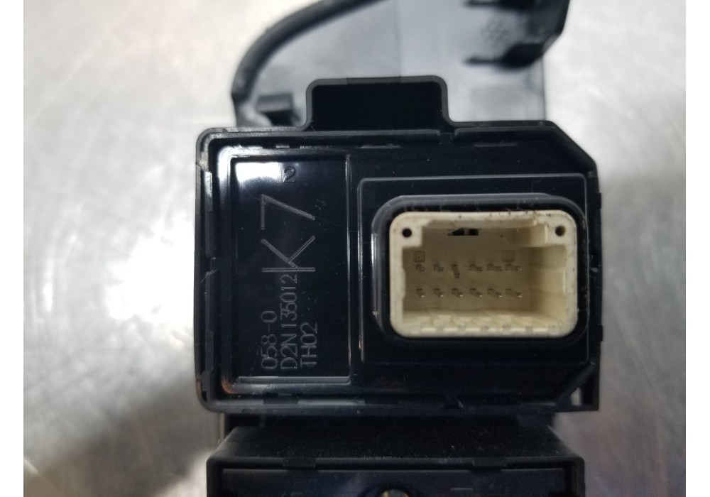 Recambio de mando elevalunas delantero izquierdo para toyota corolla touring sports (e21) hybrid referencia OEM IAM 8404002490  