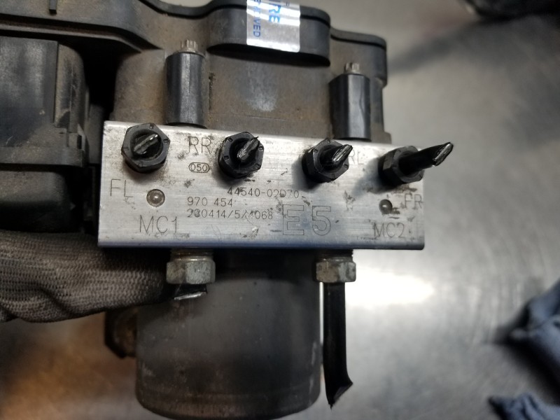 Recambio de abs para toyota corolla touring sports (e21) hybrid referencia OEM IAM 4454002D70  