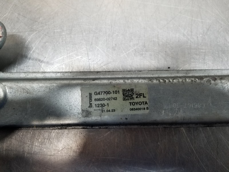 Recambio de elevalunas delantero izquierdo para toyota corolla touring sports (e21) hybrid referencia OEM IAM 6982002742  