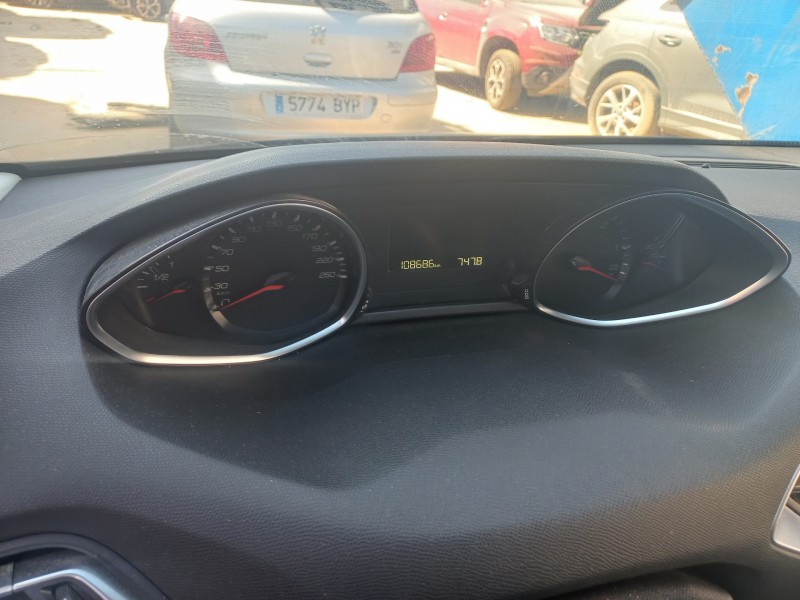 peugeot 308 del año 2015