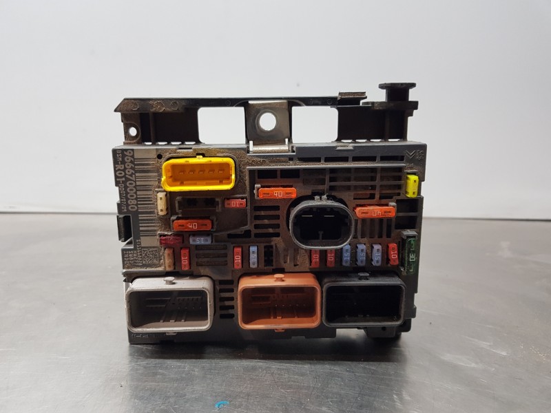 Recambio de caja reles / fusibles para citroen c4 picasso shine referencia OEM IAM 9666700080  