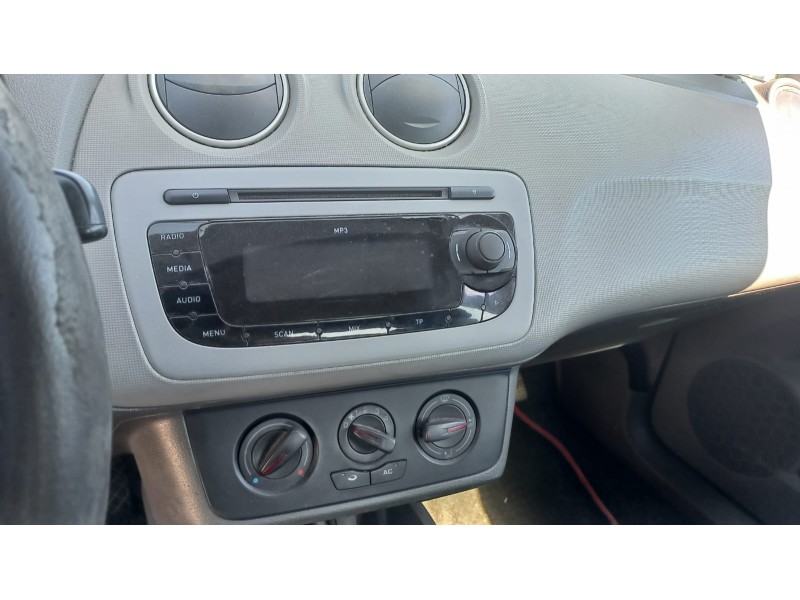 seat ibiza (6j5) del año 2008