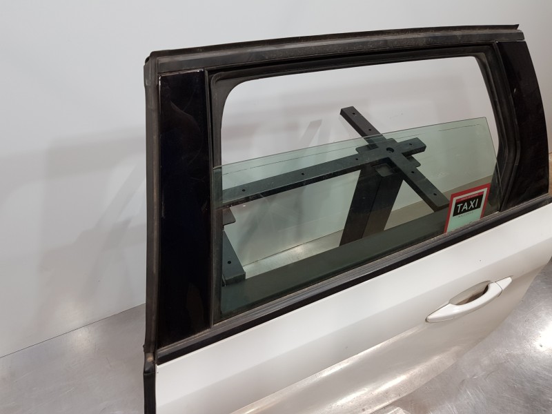 Recambio de puerta trasera izquierda para peugeot 308 sw allure referencia OEM IAM 9805267180  