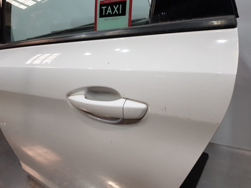 Recambio de puerta trasera izquierda para peugeot 308 sw allure referencia OEM IAM 9805267180  