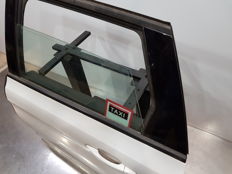 Recambio de puerta trasera izquierda para peugeot 308 sw allure referencia OEM IAM 9805267180  