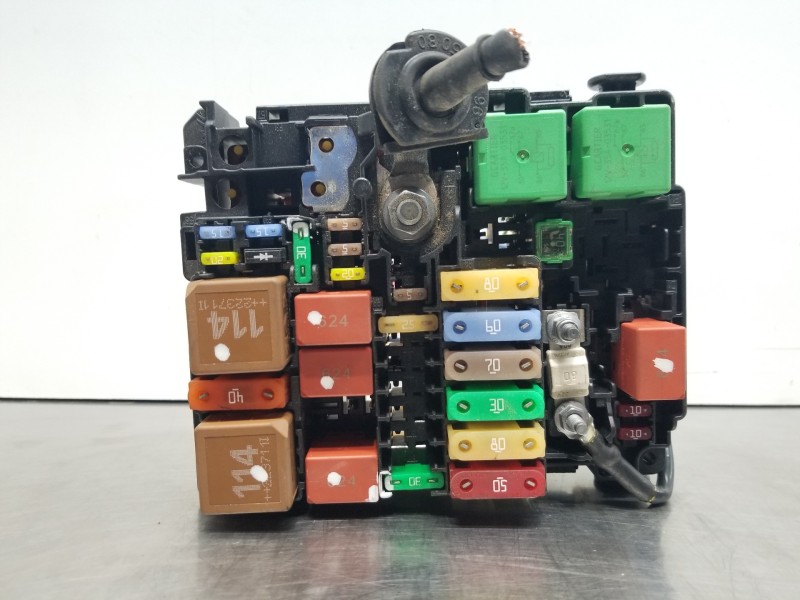 Recambio de caja reles / fusibles para peugeot 208 (p2) active referencia OEM IAM 980484880  