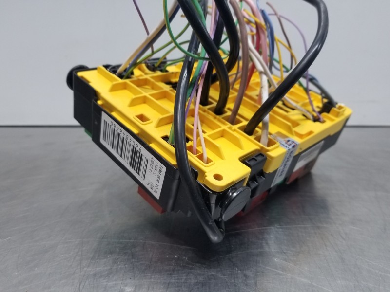 Recambio de caja reles / fusibles para peugeot 208 (p2) active referencia OEM IAM 980484880  