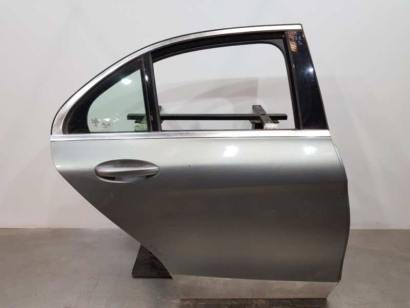 Recambio de puerta trasera derecha para mercedes clase c (w205) lim. bluetec referencia OEM IAM A2057300205  