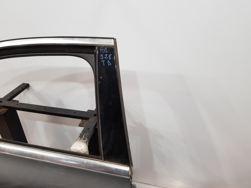 Recambio de puerta trasera derecha para mercedes clase c (w205) lim. bluetec referencia OEM IAM A2057300205  