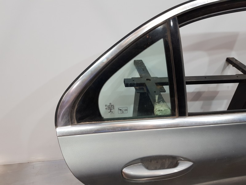 Recambio de puerta trasera derecha para mercedes clase c (w205) lim. bluetec referencia OEM IAM A2057300205  
