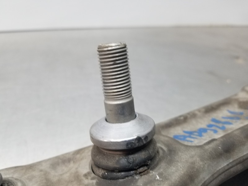 Recambio de brazo suspension inferior delantero derecho para mercedes clase c (w205) lim. bluetec referencia OEM IAM A2053302411