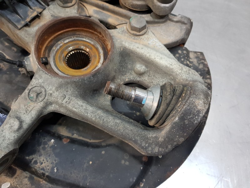 Recambio de mangueta delantera derecha para mercedes clase m (w164) 4matic referencia OEM IAM A1643301420  