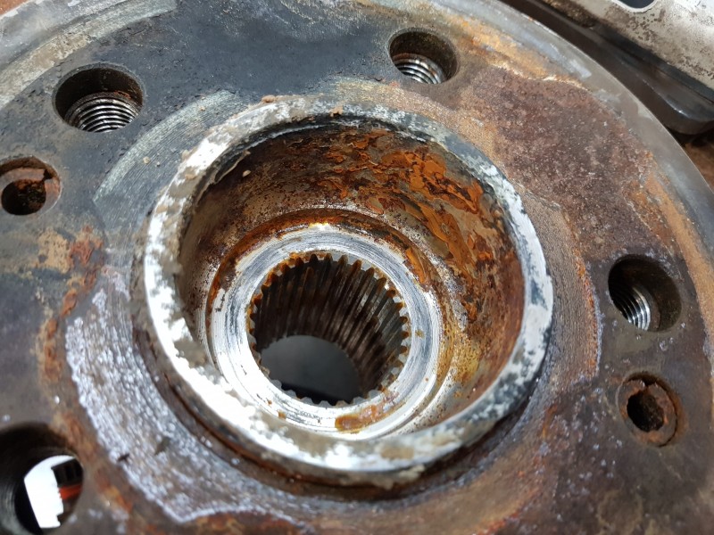 Recambio de mangueta delantera izquierda para mercedes clase m (w164) 4matic referencia OEM IAM A1643301320  