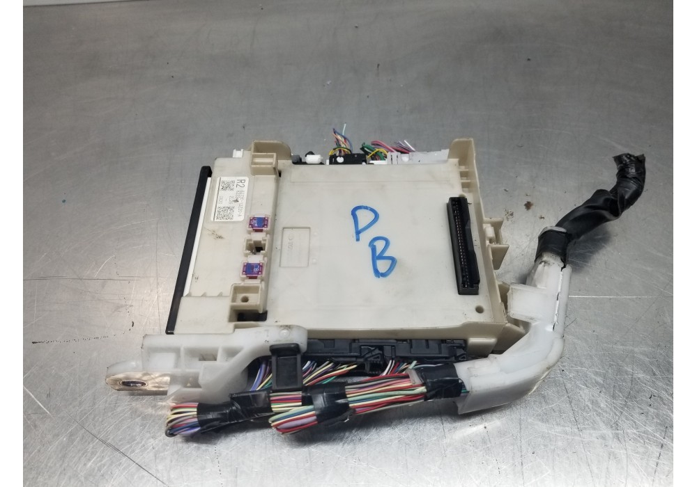 Recambio de caja reles / fusibles para toyota corolla touring sports (e21) hybrid referencia OEM IAM 8273012Z20A  