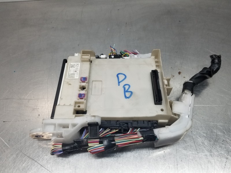 Recambio de caja reles / fusibles para toyota corolla touring sports (e21) hybrid referencia OEM IAM 8273012Z20A  