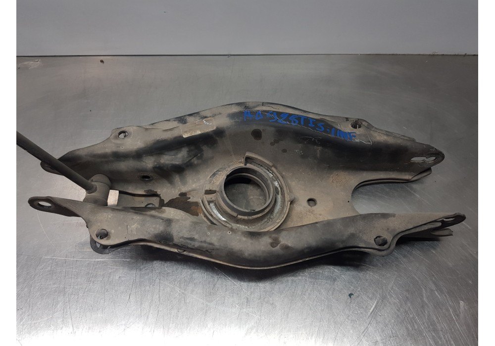 Recambio de brazo suspension inferior trasero izquierdo para mercedes clase c (w205) lim. bluetec referencia OEM IAM A2053522000