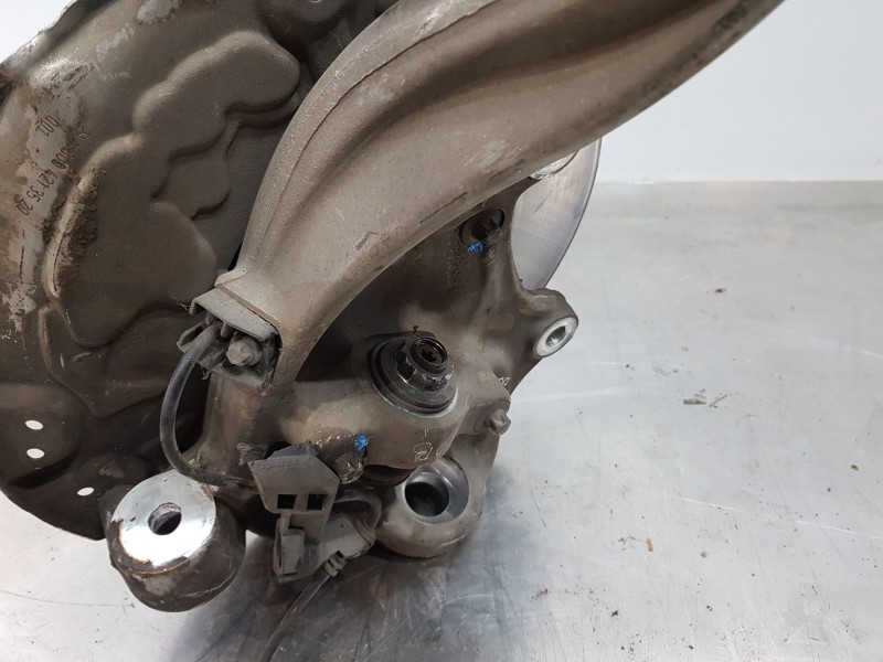 Recambio de mangueta delantera derecha para mercedes clase c (w205) lim. bluetec referencia OEM IAM A2053322200  