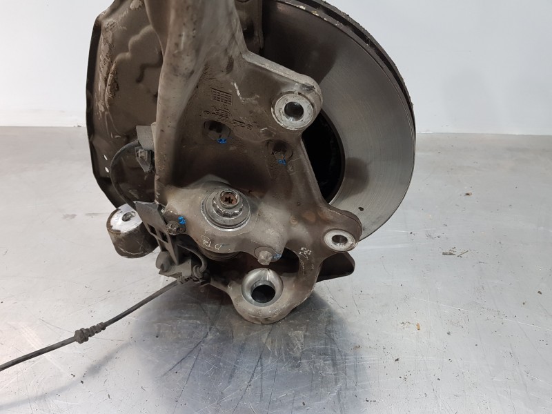 Recambio de mangueta delantera derecha para mercedes clase c (w205) lim. bluetec referencia OEM IAM A2053322200  