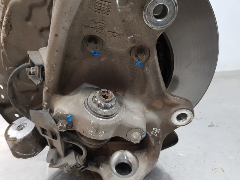 Recambio de mangueta delantera derecha para mercedes clase c (w205) lim. bluetec referencia OEM IAM A2053322200  