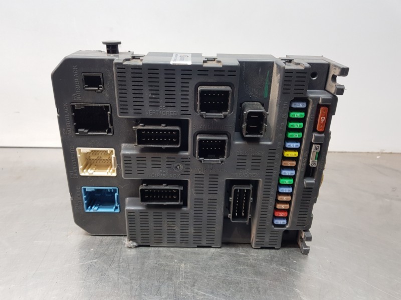 Recambio de caja reles / fusibles para peugeot 207 confort referencia OEM IAM 9663798280  